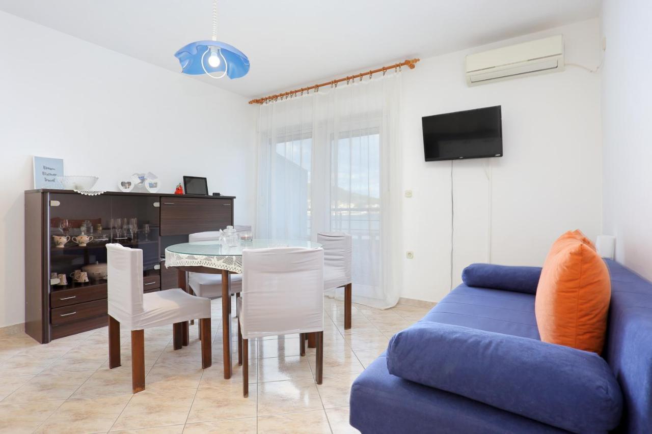 Apartments By The Sea Poljica, Trogir - 19316 Marina Zewnętrze zdjęcie